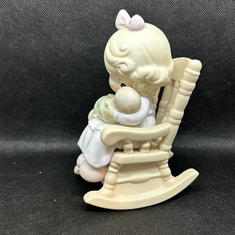 Precious Moments “Love Never Leaves a Mother's Arms" figurine - Picture 4 of 5